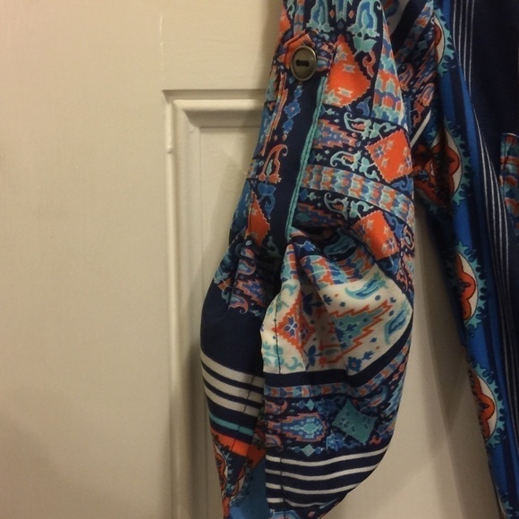 𝅺BRIGHT boho print roll tab sleeve, button romper. - Picture 8 of 9